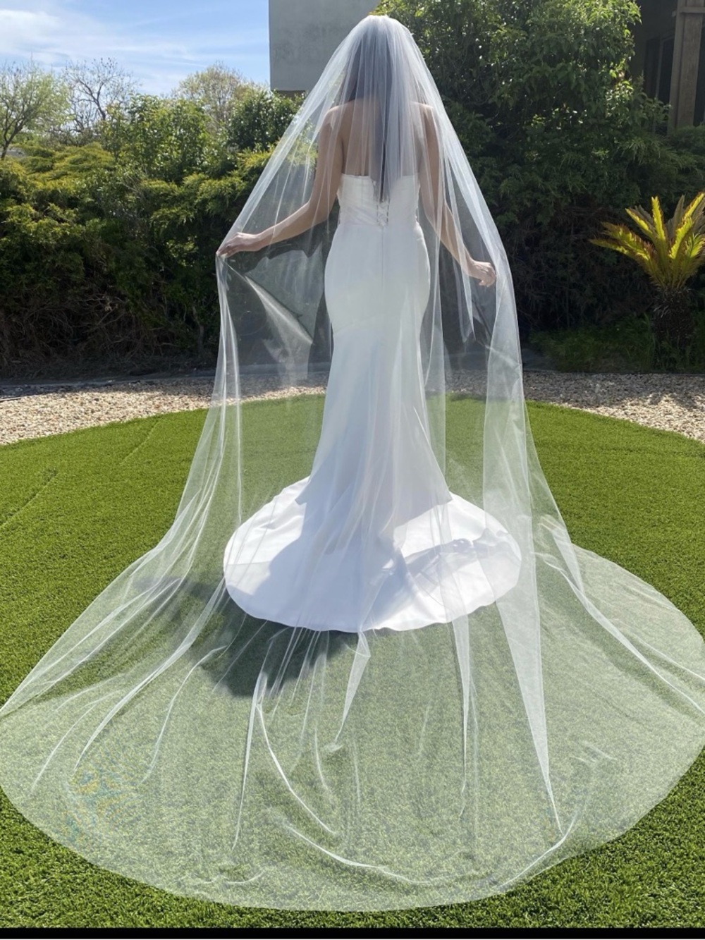 Elegant White Bridal Veil with Chapel Train